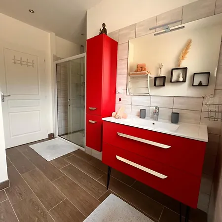 فيلة La Des Falaises Du Lot *