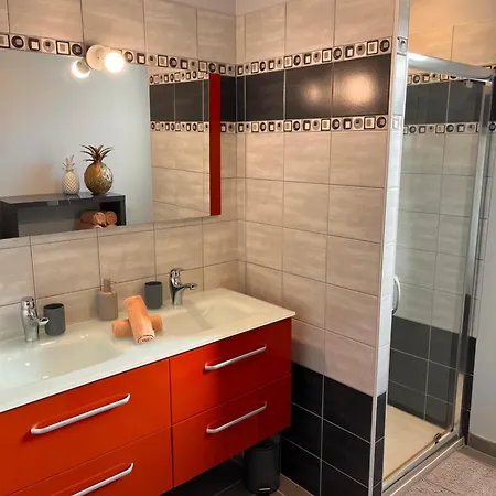 La Des Falaises Du Lot * تورْ دو فورْ