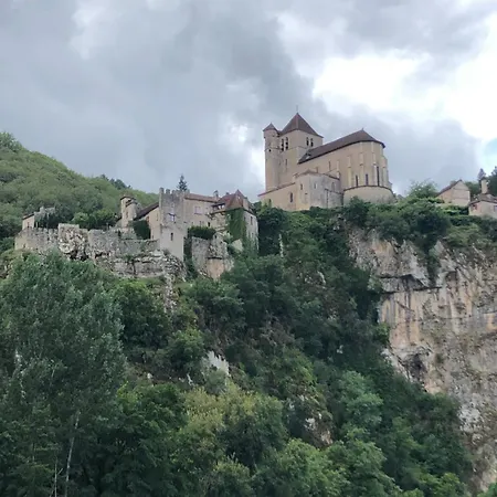 La Des Falaises Du Lot Tour-de-Faure