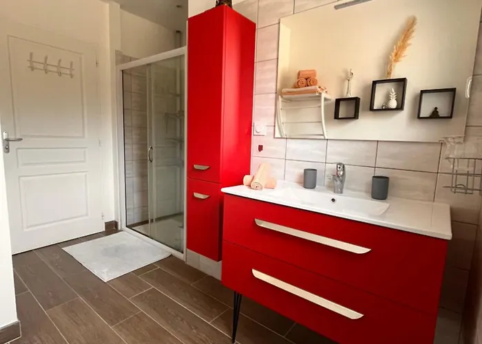 فيلة La Des Falaises Du Lot *