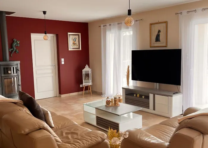 La Des Falaises Du Lot فيلة تورْ دو فورْ