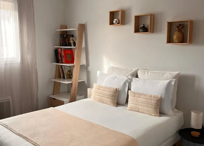 La Des Falaises Du Lot * تورْ دو فورْ