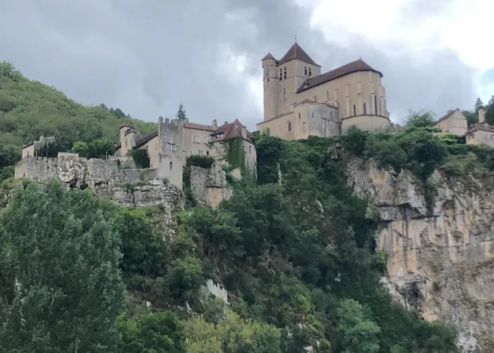 La Des Falaises Du Lot تورْ دو فورْ